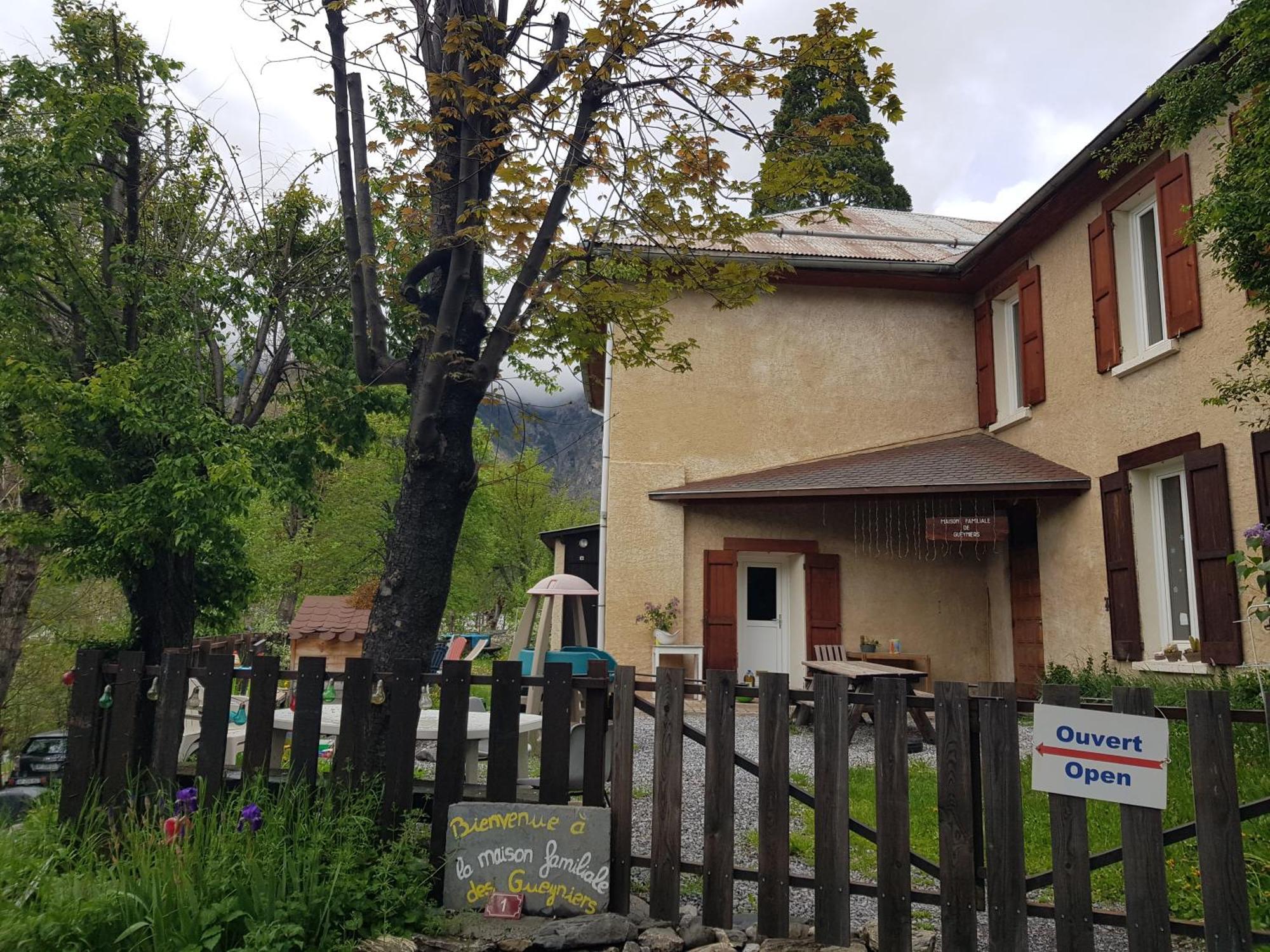 Maison Familiale Des Gueyniers Jausiers Eksteriør billede