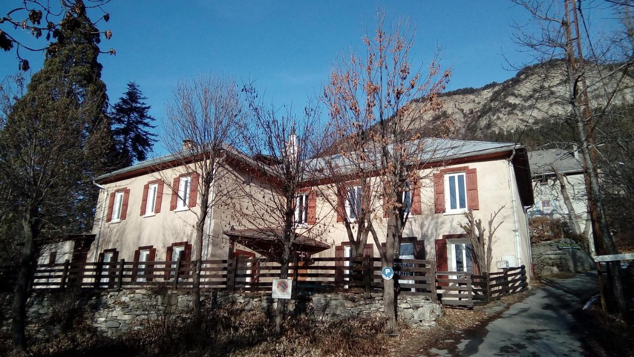 Maison Familiale Des Gueyniers Jausiers Eksteriør billede